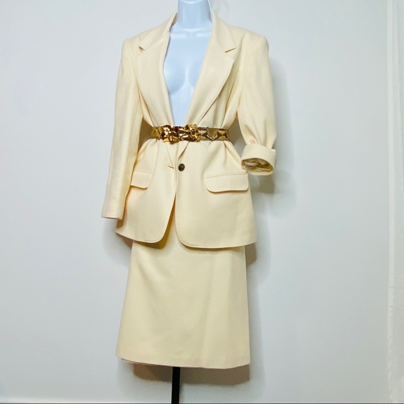 Great Vintage Cream 100% Wool Blazer & Skirt Suit - Picture 3 of 15